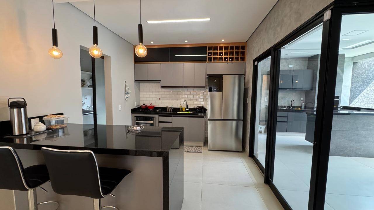 Casa, 2 quartos, 200 m² - Foto 2