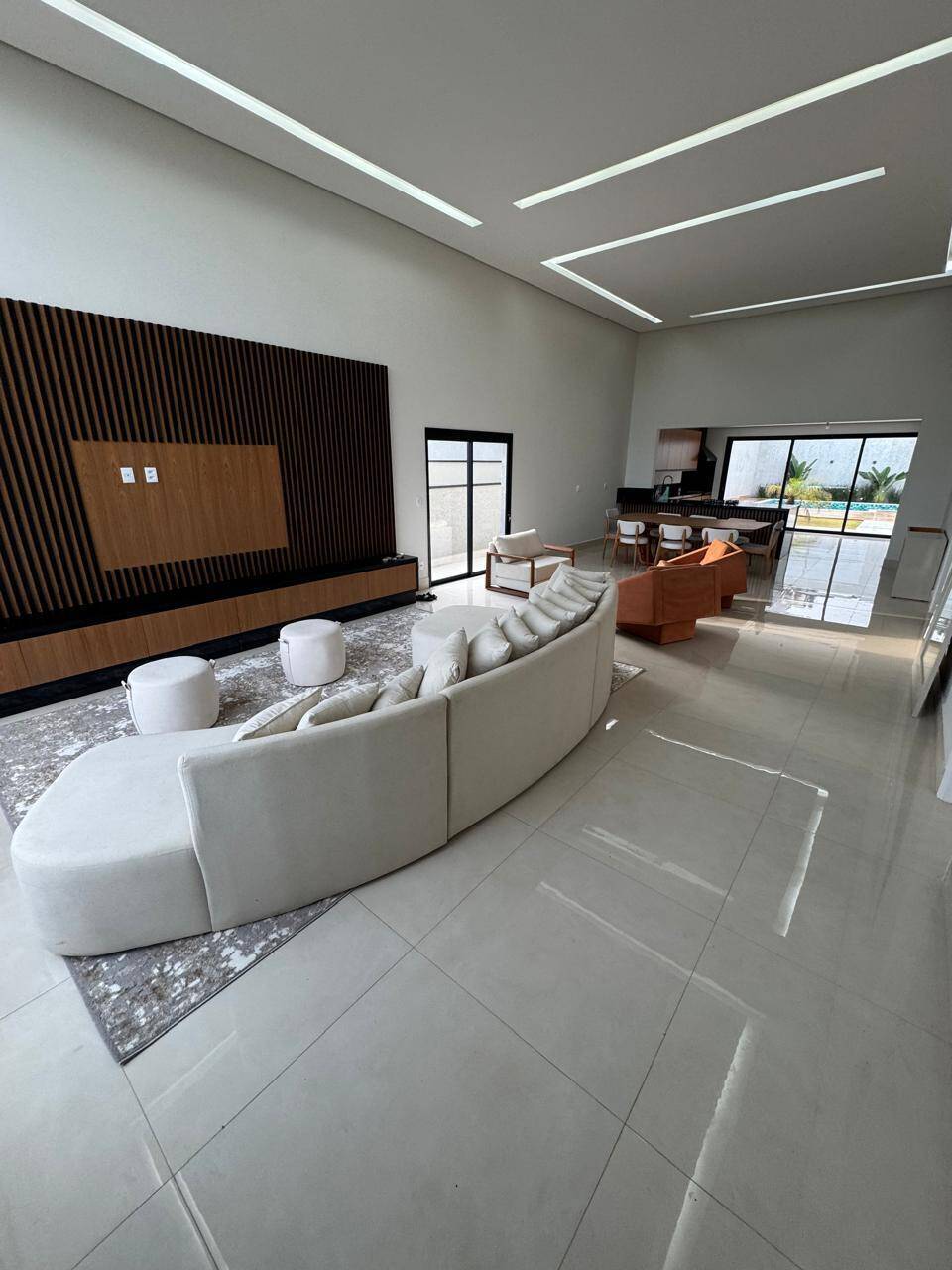 Casa, 4 quartos, 280 m² - Foto 1